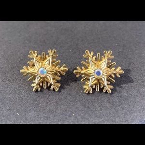 Gold Snowflake pierced earrings costume girly dainty intricate snow winter